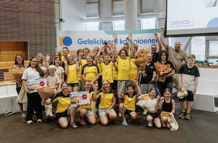 Sporters gehuldigd in het gemeentehuis van Hardenberg